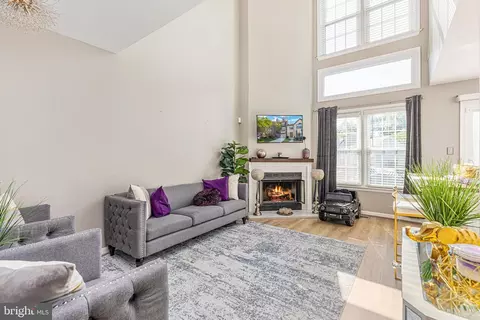 Living - 6431 English Ivy Ct, Springfield, VA 22152 photo 1 of 1