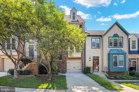 Exterior - 6431 English Ivy Ct, Springfield, VA 22152 photo 9 of 10