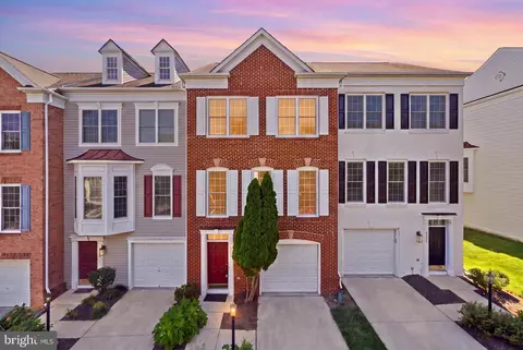 2524 Terra Cotta Cir, Herndon, VA 20171
