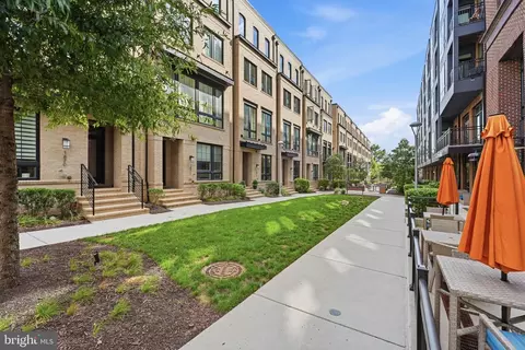 Exterior - 1874 Easterly Rd, Reston, VA 20190 photo 4 of 12