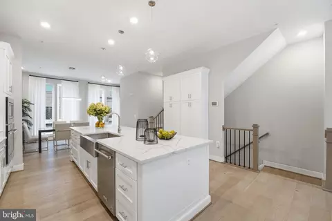 Entry Way - 1874 Easterly Rd, Reston, VA 20190 photo 4 of 8