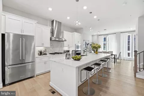 Entry Way - 1874 Easterly Rd, Reston, VA 20190 photo 3 of 8