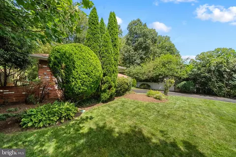 Exterior - 8114 Langbrook Rd, Springfield, VA 22152 photo 6 of 7