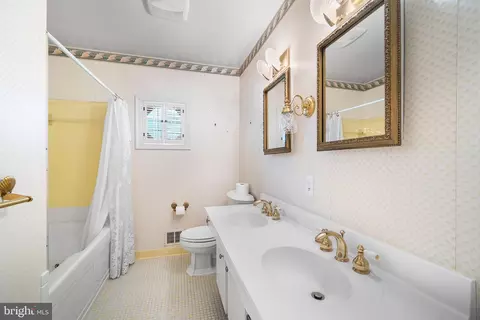 Bath - 8114 Langbrook Rd, Springfield, VA 22152 photo 3 of 3
