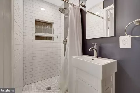 Bath - 12809 Kettering Dr, Herndon, VA 20171 photo 3 of 3