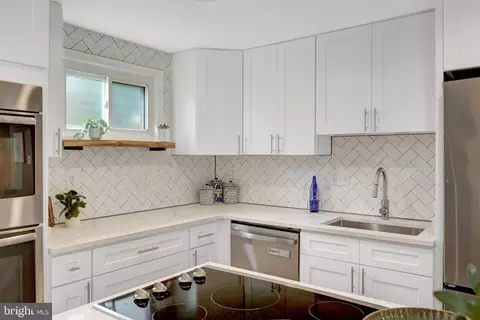 Kitchen - 12809 Kettering Dr, Herndon, VA 20171 photo 2 of 2