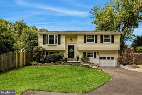 Exterior - 12809 Kettering Dr, Herndon, VA 20171 photo 2 of 10