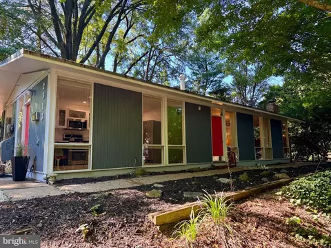 2313 Glasgow Rd, Alexandria, VA 22307