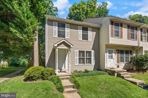 7600 Wood Mist Ln, Falls Church, VA 22043