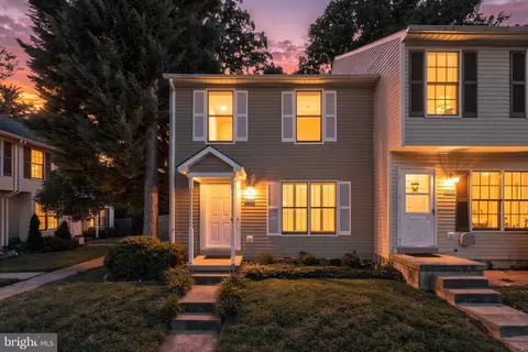 7600 Wood Mist Ln, Falls Church, VA 22043