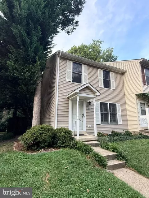 7600 Wood Mist Ln, Falls Church, VA 22043