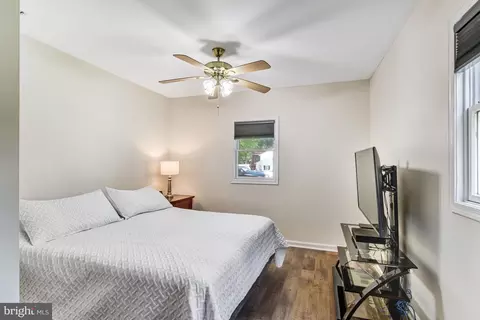Bedroom - 4125 Lees Corner Rd, Chantilly, VA 20151 photo 4 of 5