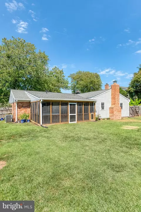 Exterior - 4125 Lees Corner Rd, Chantilly, VA 20151 photo 7 of 11