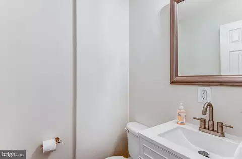 Entry Way - 4125 Lees Corner Rd, Chantilly, VA 20151 photo 3 of 4