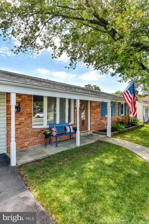 Exterior - 4125 Lees Corner Rd, Chantilly, VA 20151 photo 2 of 11