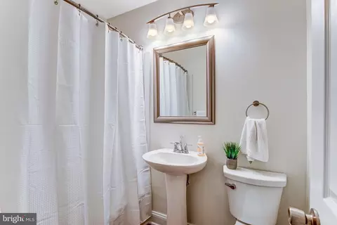 Bath - 4125 Lees Corner Rd, Chantilly, VA 20151 photo 1 of 3
