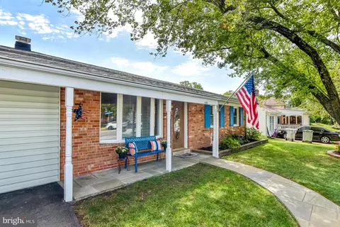Exterior - 4125 Lees Corner Rd, Chantilly, VA 20151 photo 1 of 11