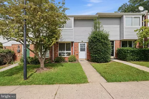 13274 Poener Pl, Herndon, VA 20170