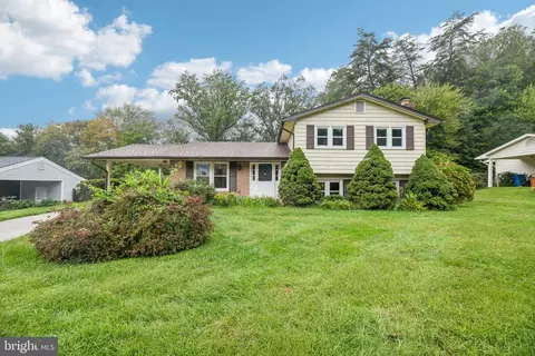 5204 Holden St, Fairfax, VA 22032