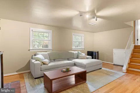 Living - 8632 Kerry Ln, Springfield, VA 22152 photo 1 of 3