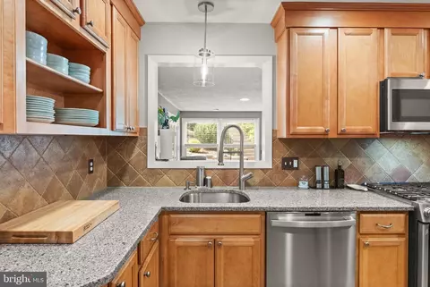 Kitchen - 8632 Kerry Ln, Springfield, VA 22152 photo 3 of 4