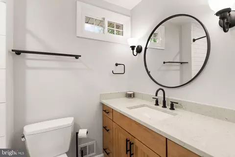 Bath - 8632 Kerry Ln, Springfield, VA 22152 photo 5 of 7