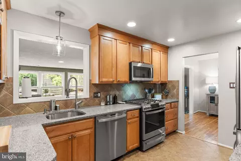 Kitchen - 8632 Kerry Ln, Springfield, VA 22152 photo 2 of 4