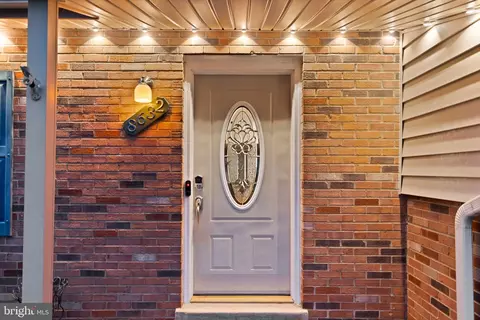 Entry Way - 8632 Kerry Ln, Springfield, VA 22152 photo 1 of 7