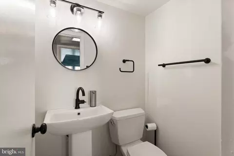 Bath - 8632 Kerry Ln, Springfield, VA 22152 photo 7 of 7
