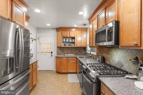 Kitchen - 8632 Kerry Ln, Springfield, VA 22152 photo 1 of 4