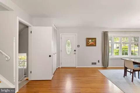 Entry Way - 8632 Kerry Ln, Springfield, VA 22152 photo 2 of 7