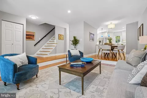 2747 Carter Farm Ct, Alexandria, VA 22306