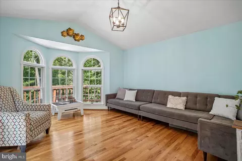 Living - 7223 Oriole, Springfield, VA 22150 photo 3 of 5
