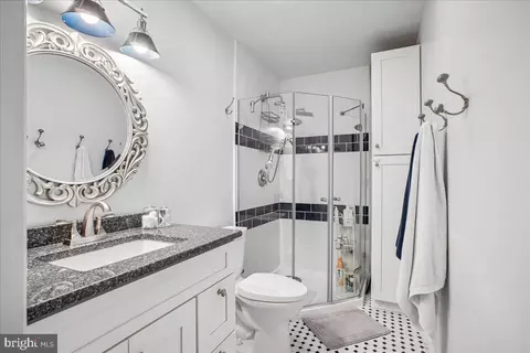 Bath - 7223 Oriole, Springfield, VA 22150 photo 2 of 6