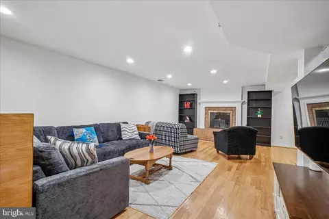 Living - 7223 Oriole, Springfield, VA 22150 photo 5 of 5