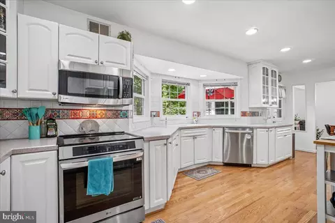 Kitchen - 7223 Oriole, Springfield, VA 22150 photo 4 of 6