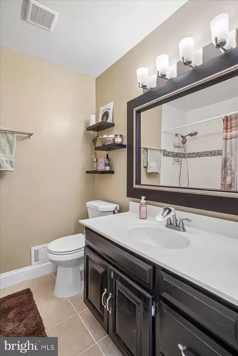 Bath - 7223 Oriole, Springfield, VA 22150 photo 4 of 6