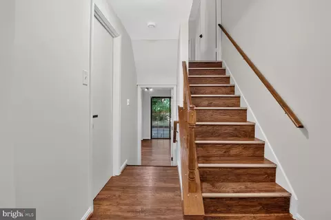 Entry Way - 2155 Pond View Ct, Reston, VA 20191 photo 4 of 6