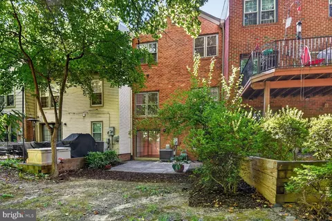 Exterior - 2155 Pond View Ct, Reston, VA 20191 photo 3 of 12