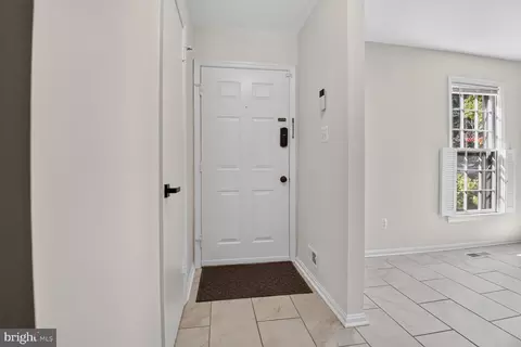 Entry Way - 2155 Pond View Ct, Reston, VA 20191 photo 2 of 6
