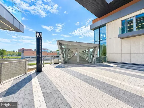 Exterior - 2155 Pond View Ct, Reston, VA 20191 photo 6 of 12