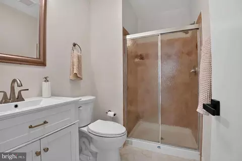 Bath - 2155 Pond View Ct, Reston, VA 20191 photo 2 of 3