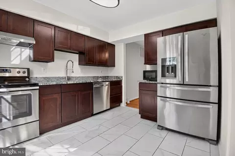 Kitchen - 2155 Pond View Ct, Reston, VA 20191 photo 2 of 2