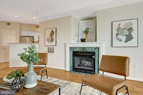 Living - 1625 International Dr #421, Mclean, VA 22102 photo 4 of 4