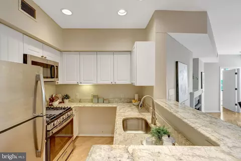 Kitchen - 1625 International Dr #421, Mclean, VA 22102 photo 2 of 3
