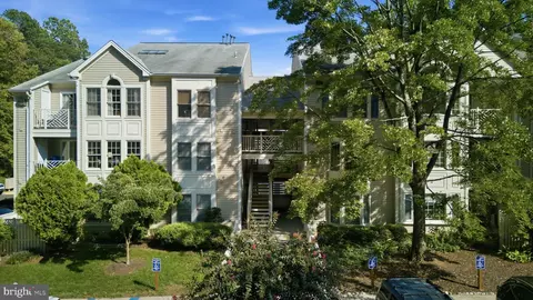 12237 Fairfield House Dr #311A, Fairfax, VA 22033