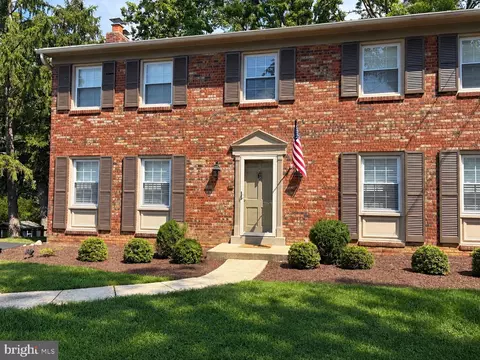 5817 Wessex Ln, Alexandria, VA 22310