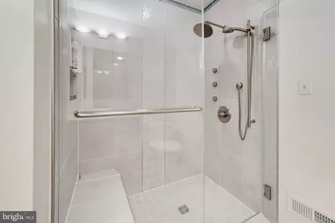Bath - 5808 Canvasback Rd, Burke, VA 22015 photo 5 of 6