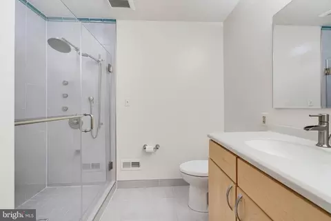 Bath - 5808 Canvasback Rd, Burke, VA 22015 photo 4 of 6