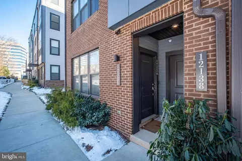 12136 Loblolly Dr, Fairfax, VA 22033